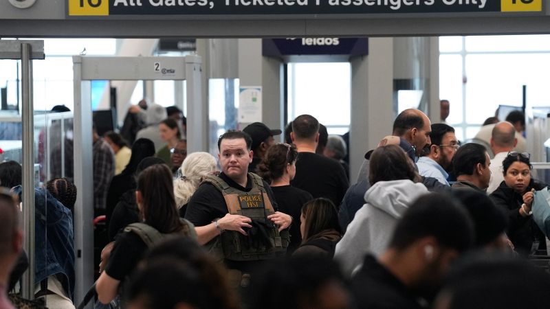 Live updates: TSA woes, ICE agents assist as flyers face worsening security lines