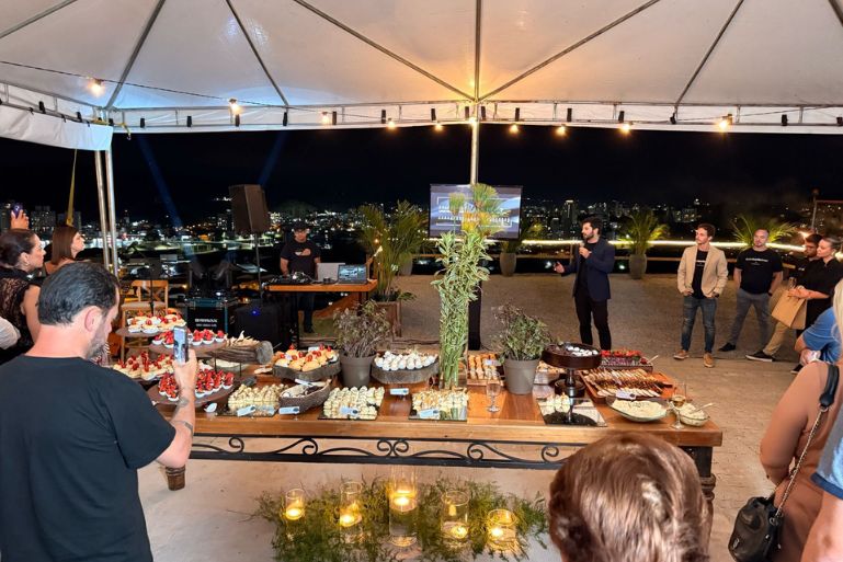 Lumis Construtora reúne convidados no ponto alto de Brusque – Araguaia 104,5 FM