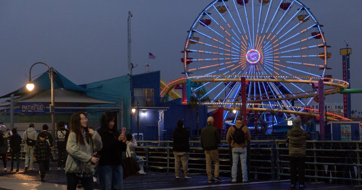 Melee Santa Monica Pier ends in gunfire, wounding 2; teen arrested