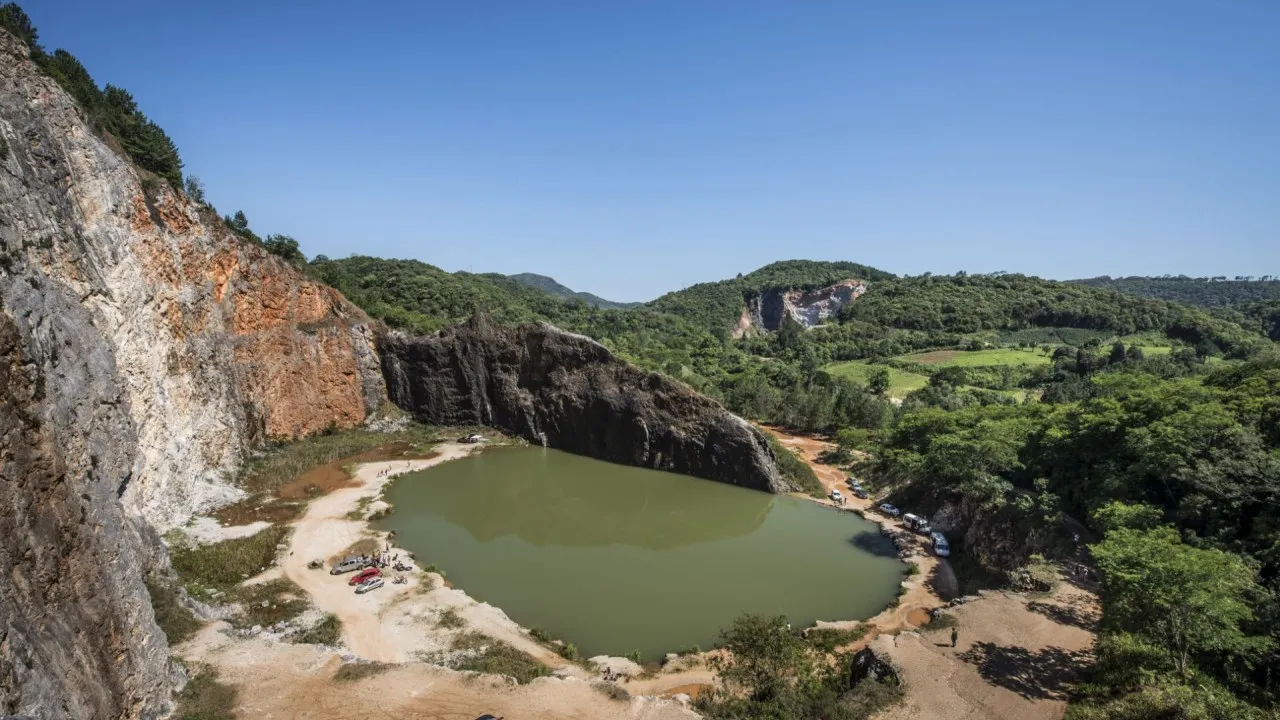 Menina de 12 anos morre afogada na Lagoa Azul, em Campo Magro