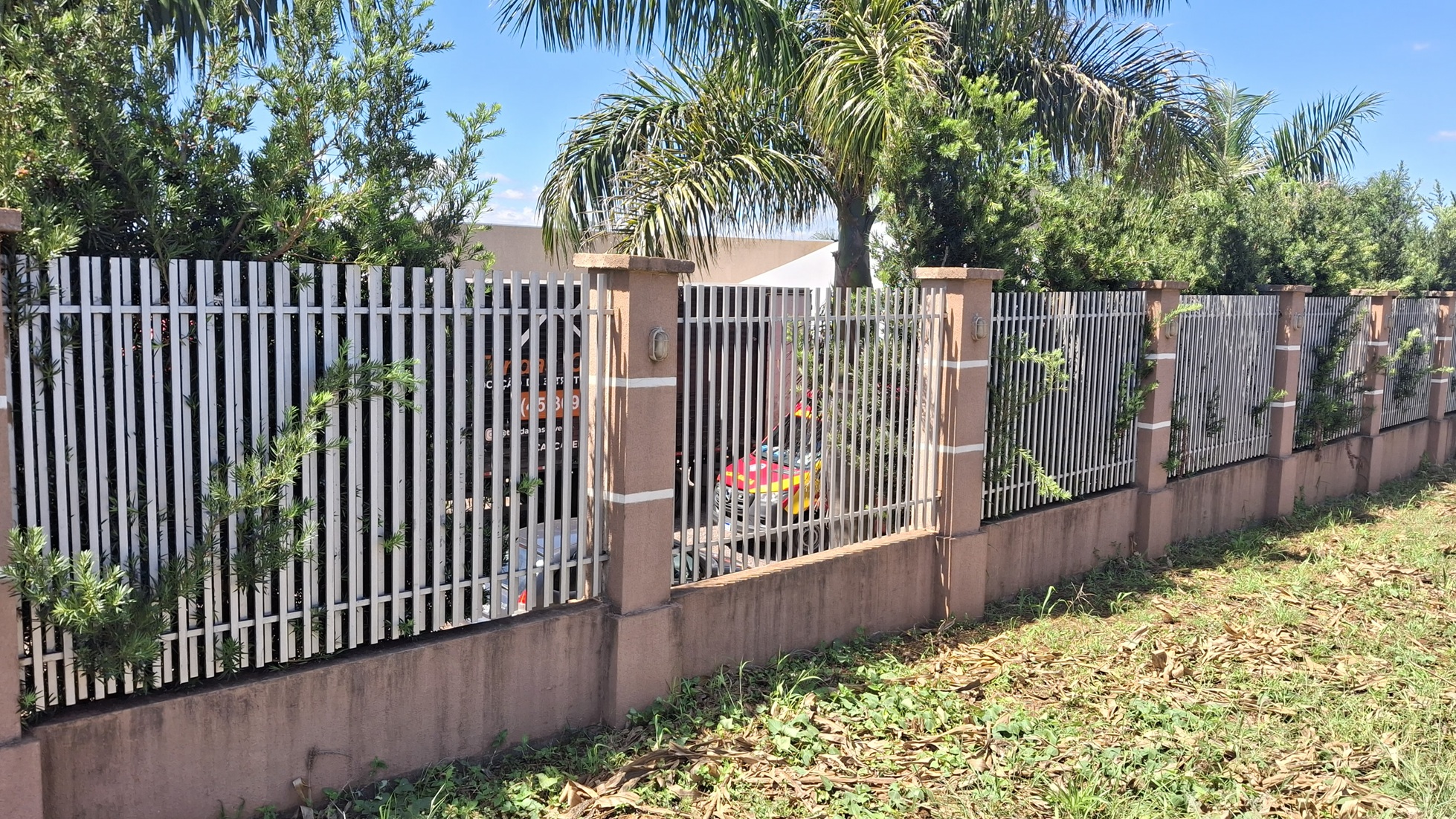 Montando tenda em chácara, trabalhador sofre queda de 3 metros e é socorrido pelo Siate