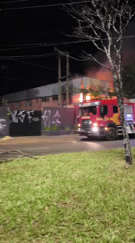 Moradores temem insegurança após incêndio em motel abandonado