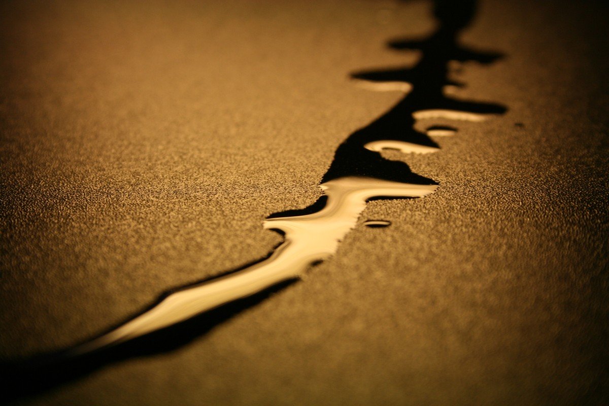 Petróleo dispara com aumento dos riscos geopolíticos e de oferta após ataques ao Irã | Finanças