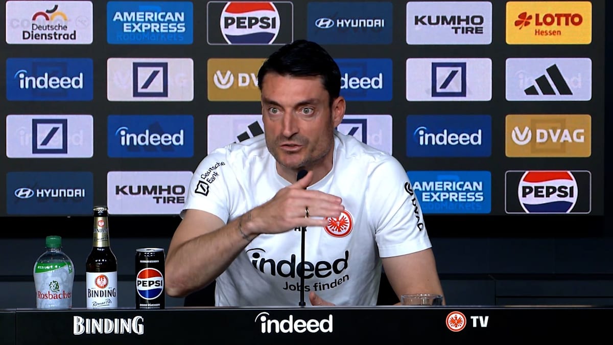 Riera lobt Toppmöller: "Wenn ein Pool grün ist, macht man kein Chlor rein" | Spanier über Zustand der Eintracht | Video