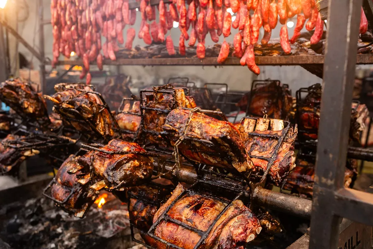 Torresmofest em Curitiba reúne pratos suínos e shows até domingo