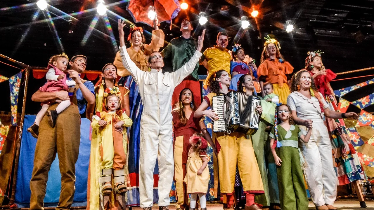 Três gerações se unem para contar histórias de arte e circo