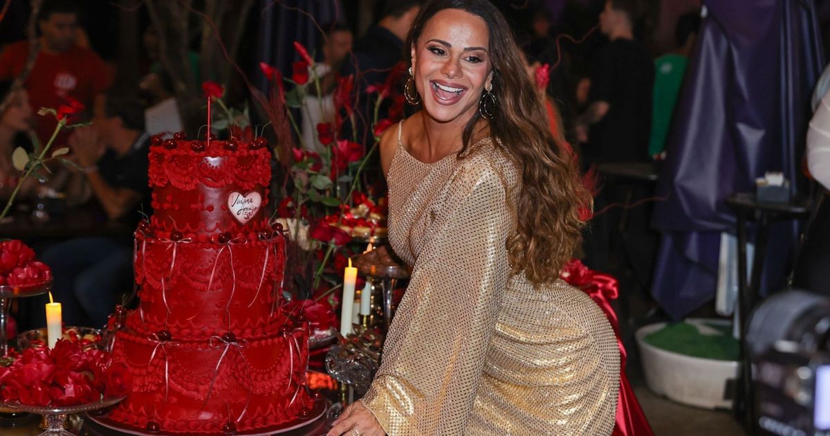 Viviane Araújo faz 51 anos e reúne famosos em festa; veja fotos