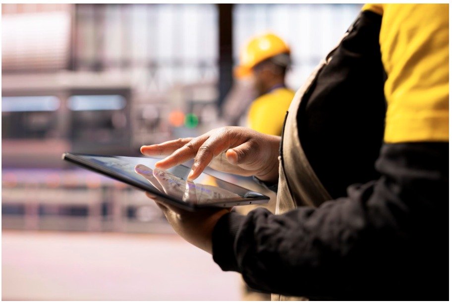 Gestão industrial orientada à segurança, conformidade e pessoas