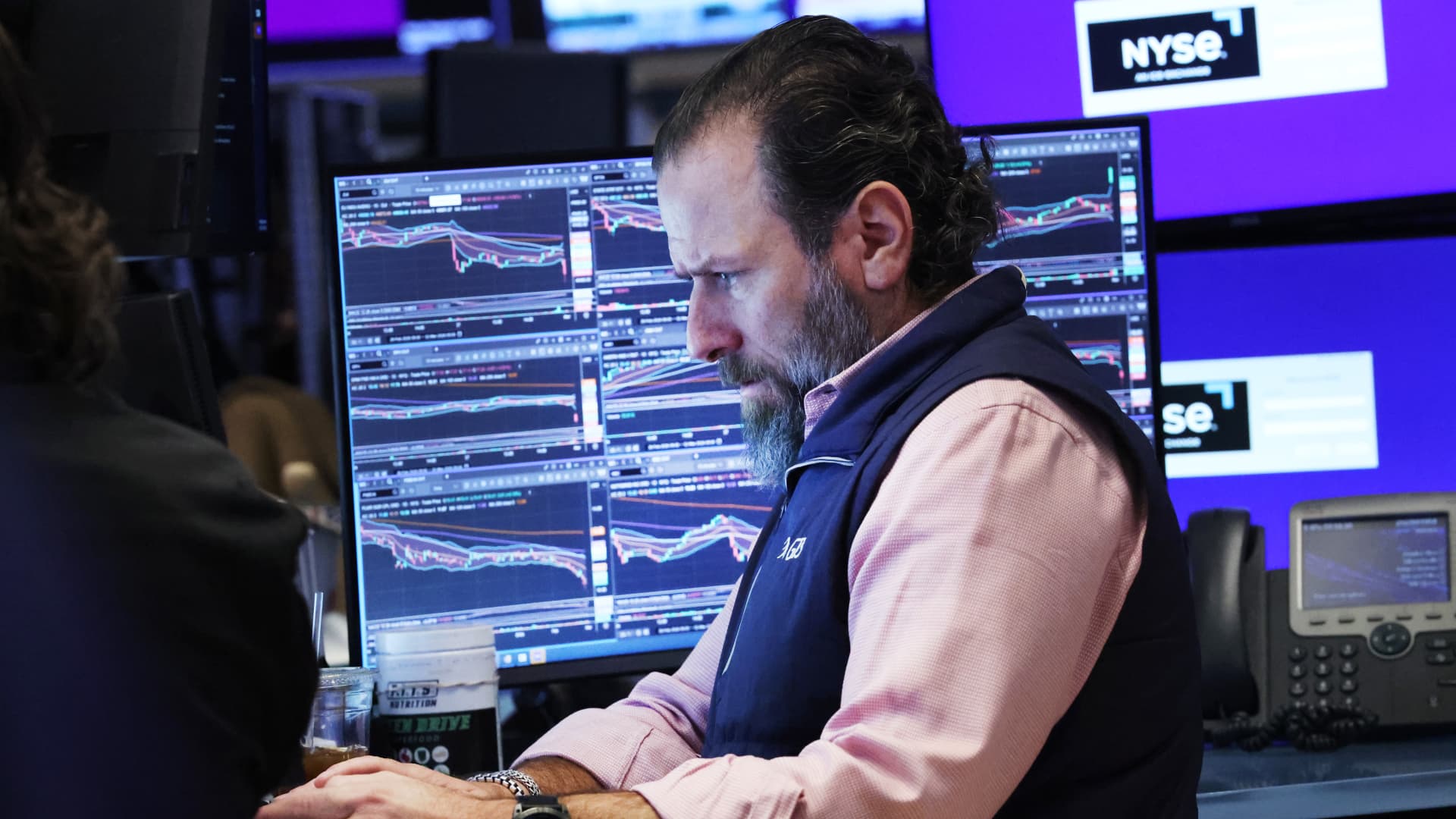 investors assess oil price effect on inflation