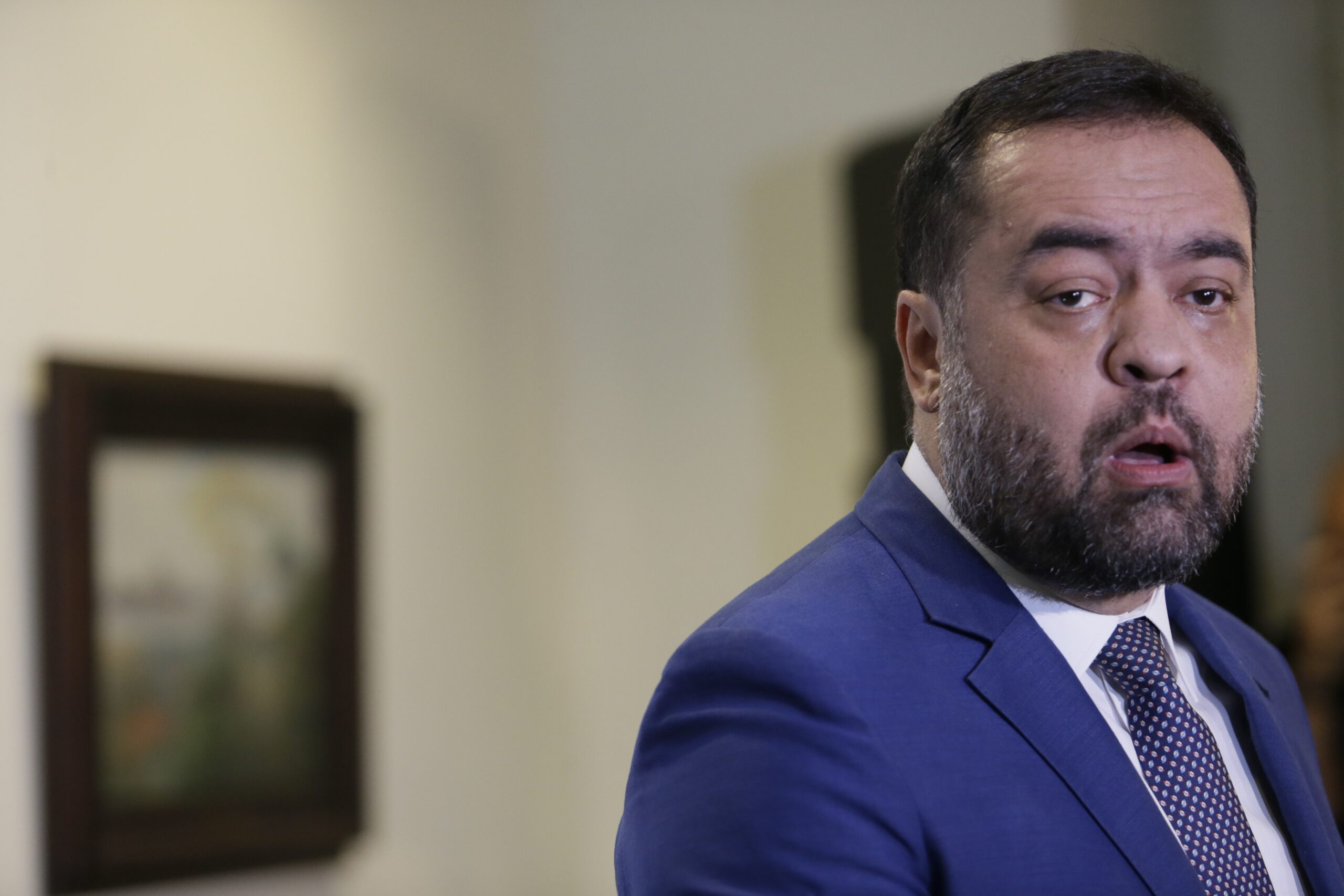 A escolta de 44 policiais do ex-governador Cláudio Castro