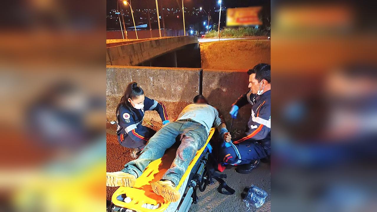 Ação rápida da GCP impede tragédia durante a madrugada no viaduto da Rua Jacarezinho, em Cascavel