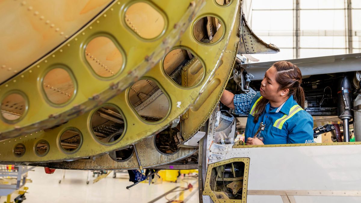 Alaska Airlines Expands Military Technician Program to Hawaiian Airlines