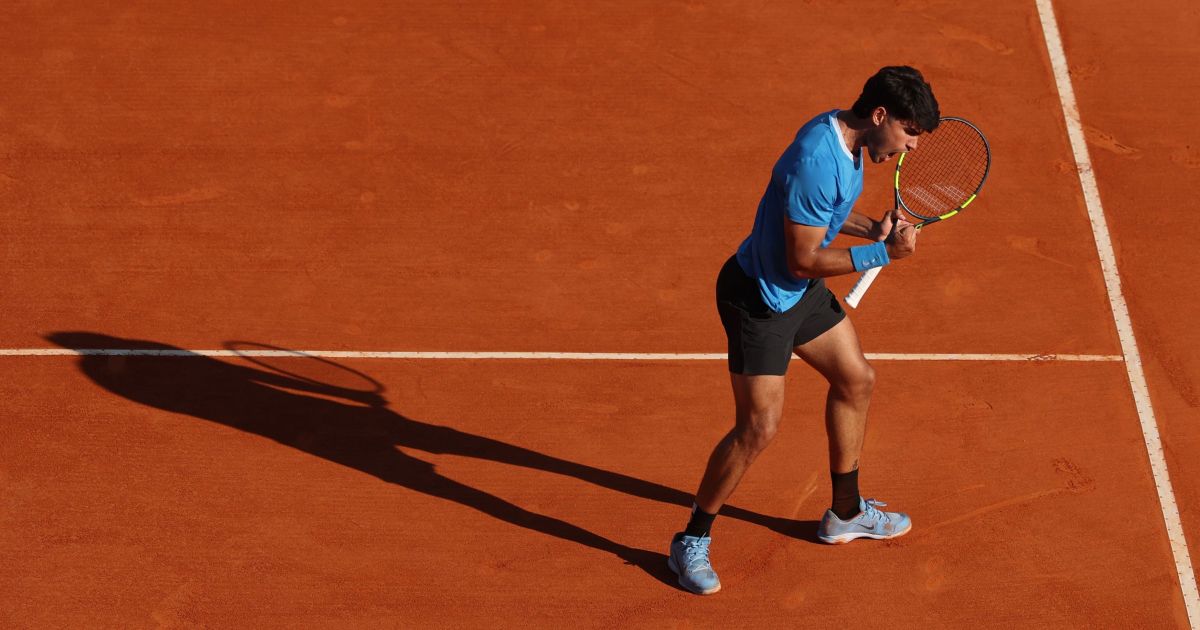 Alcaraz leva susto, mas vence argentino e avança às quartas de Monte Carlo