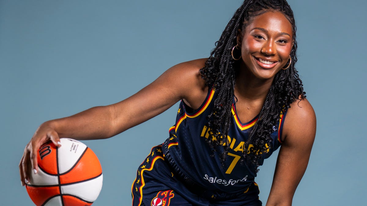 Aliyah Boston, Lexie Hull out