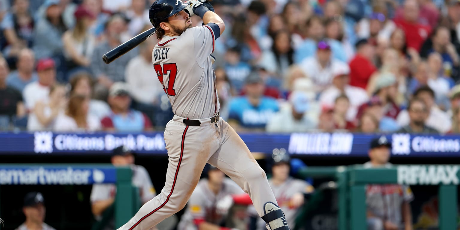 Austin Riley heating up with 2 opposite-field homers
