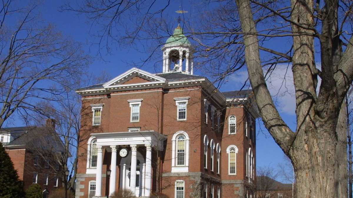 Bates College under shelter in place due to armed man near campus