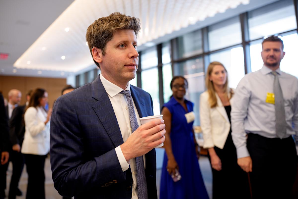 Big Tech stocks point to strong open, AI industry seeks to allay fears