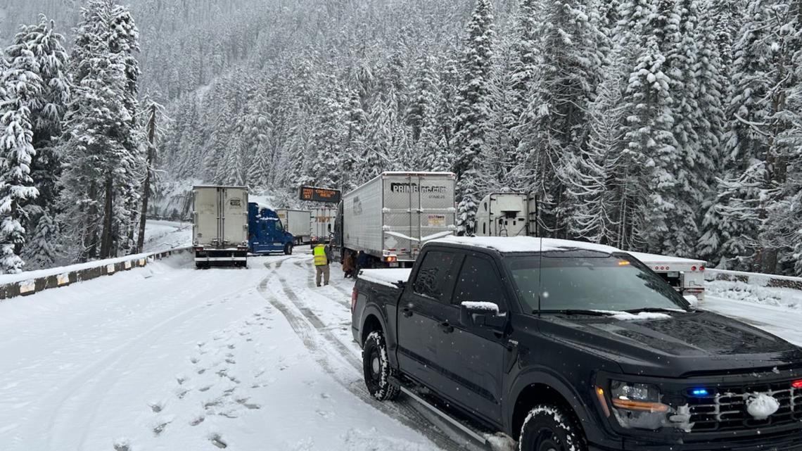 Both directions of I-90 at Snoqualmie Pass closed due to crashes, spinouts