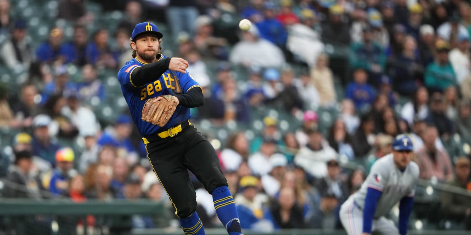 Brendan Donovan exits Mariners game vs. Rangers with injury