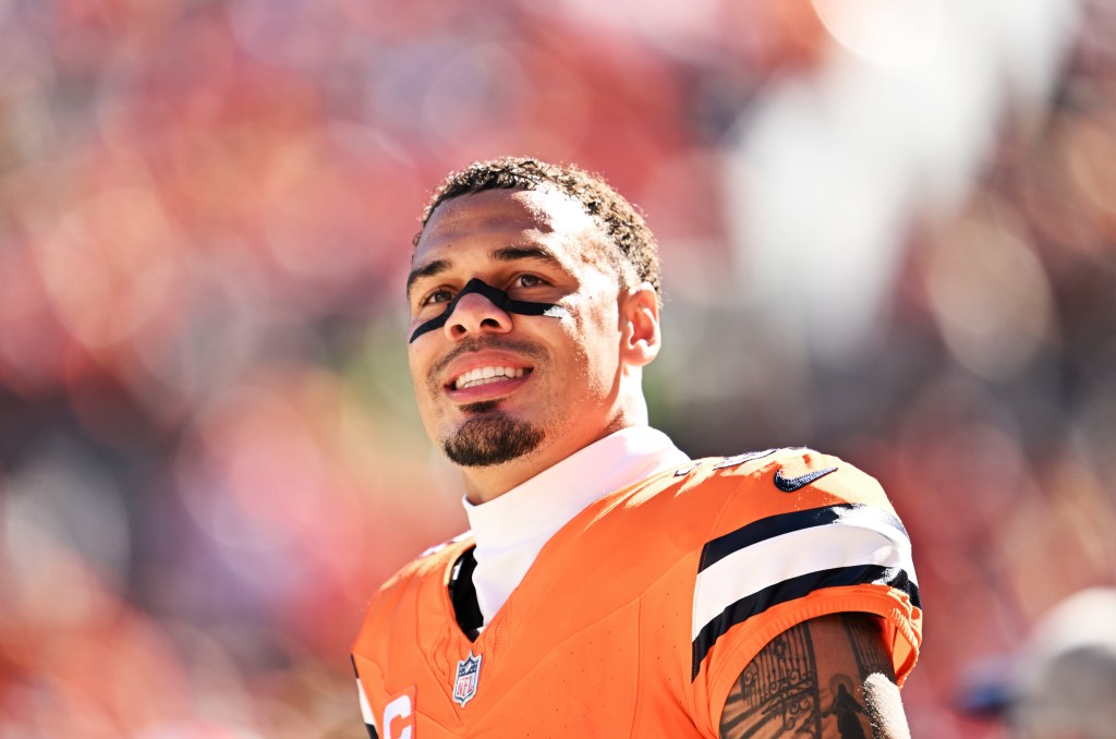 Broncos great Justin Simmons retiring from football