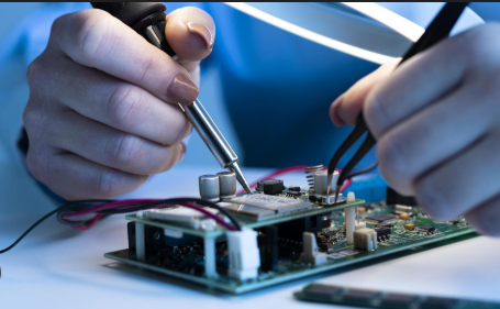 Assistência Técnica Especializada: O Que o Diagnóstico Correto Evita e Por que o Conserto Barato Custa Caro