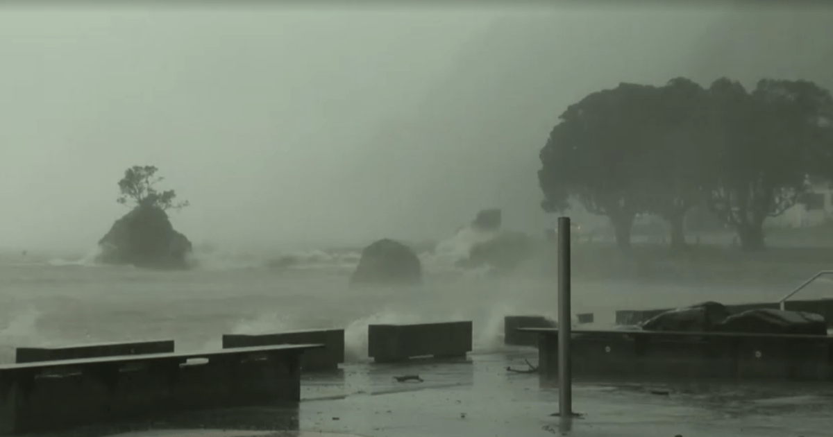 Centenas de pessoas deixam suas casas após ciclone atingir a Nova Zelândia