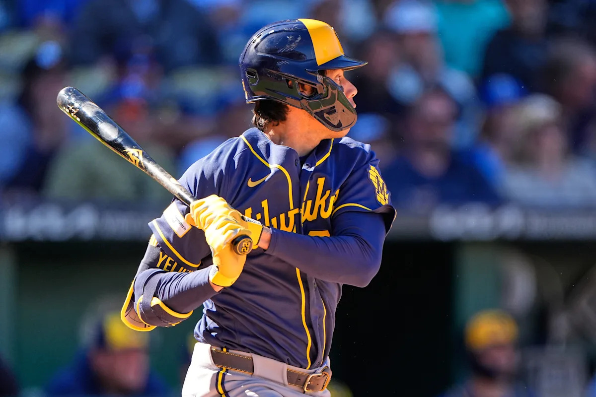 Christian Yelich leaves Brewers’ game against Nationals with hamstring tightness