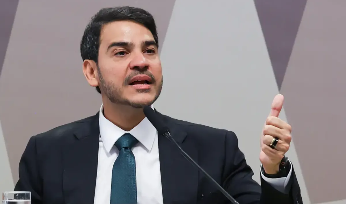 Como votaram senadores do Paraná na indicação de Lula ao STF