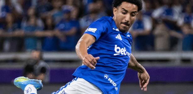 Cruzeiro supera vaias a goleiro e vence o Bragantino de virada