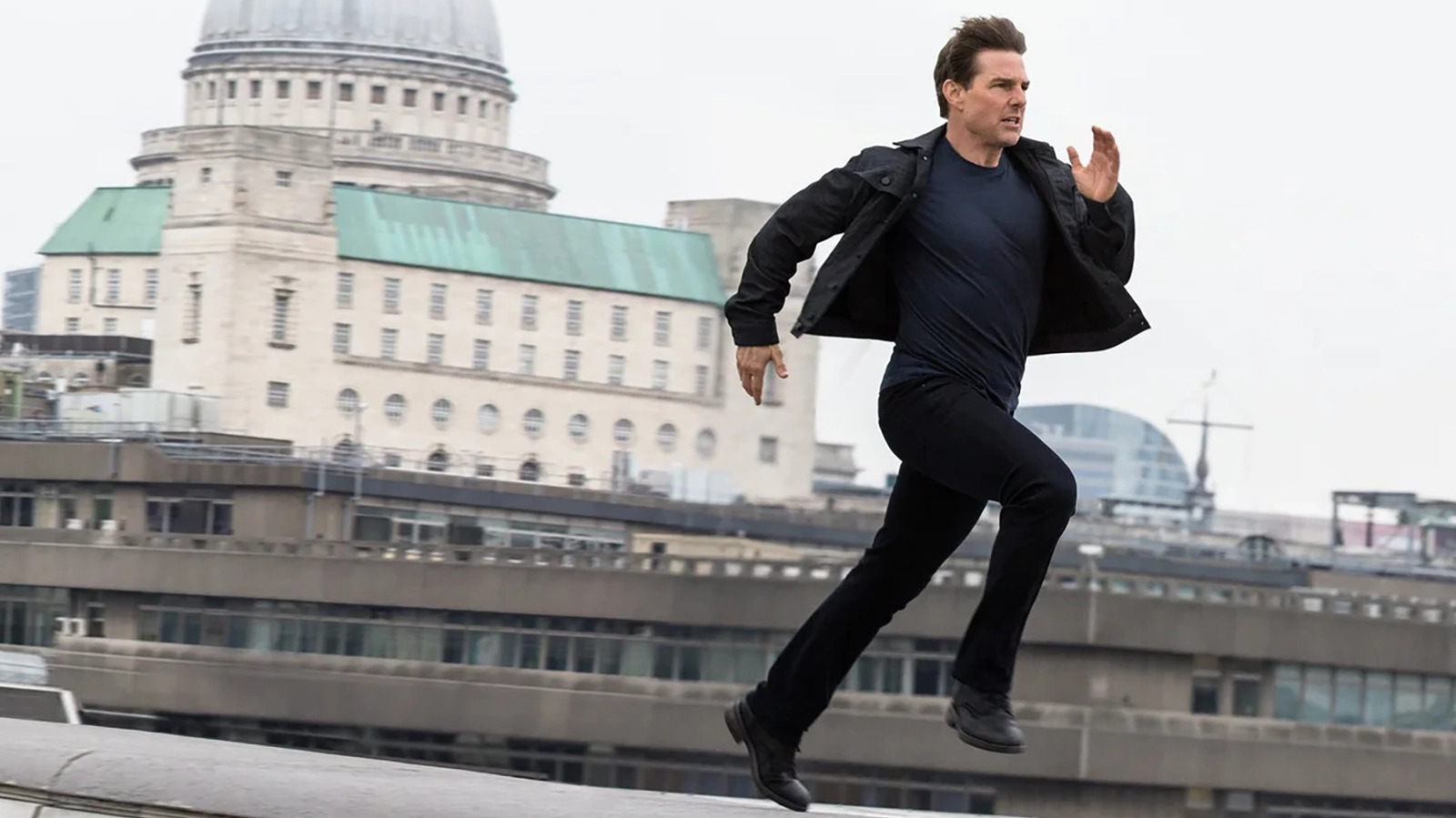 Does Tom Cruise Have Good Running Form In His Movies?