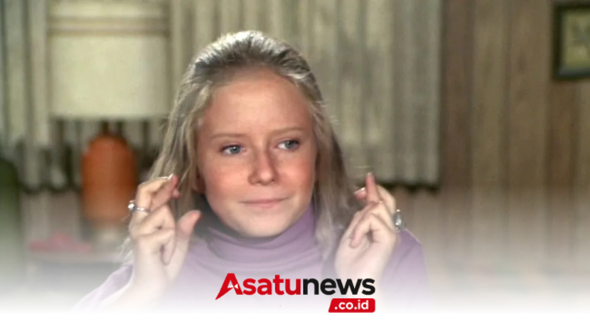 Eve Plumb Details Childhood Ties to Davy Jones in New Memoir