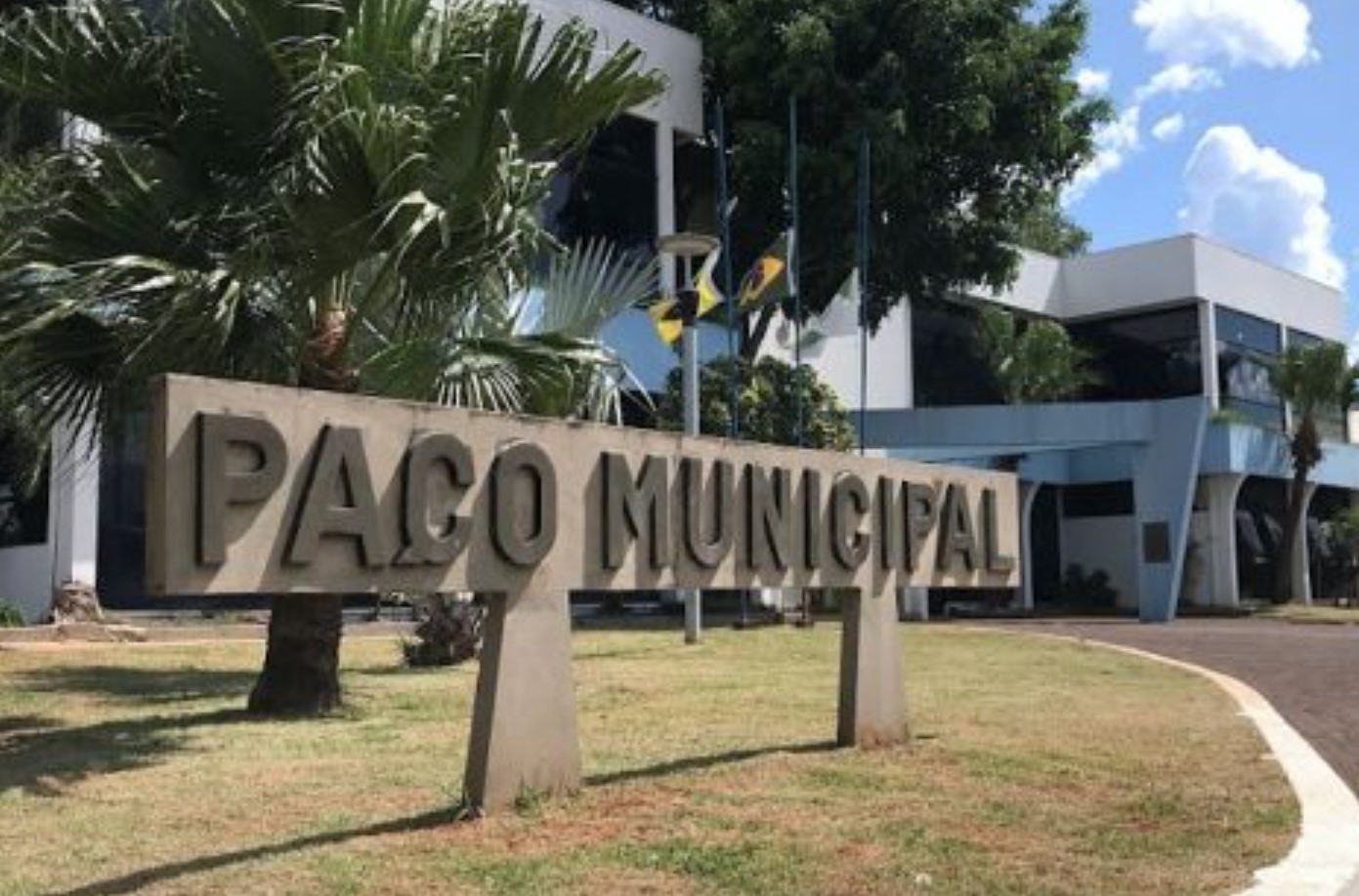 Ex-prefeito de Quedas do Iguaçu e sobrinho são condenados por nepotismo