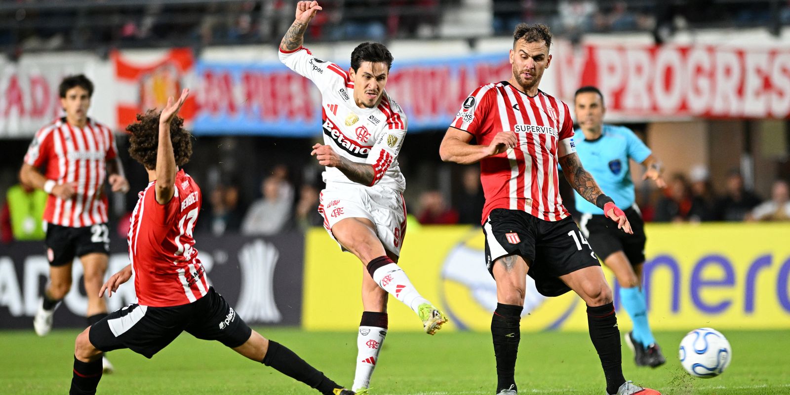 Flamengo segura empate com Estudiantes na Argentina