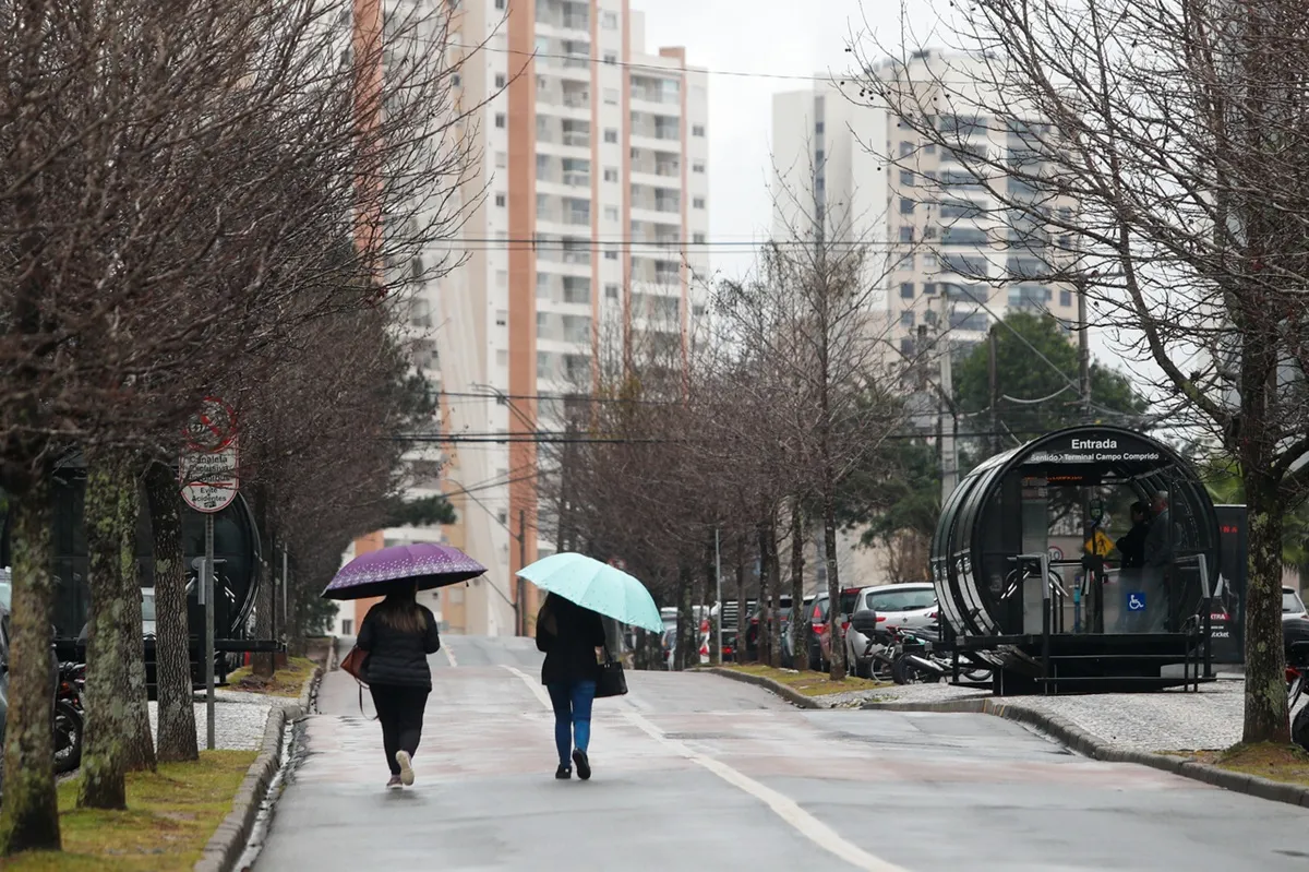 Frio ganha força e Curitiba registra a tarde mais gelada de 2026
