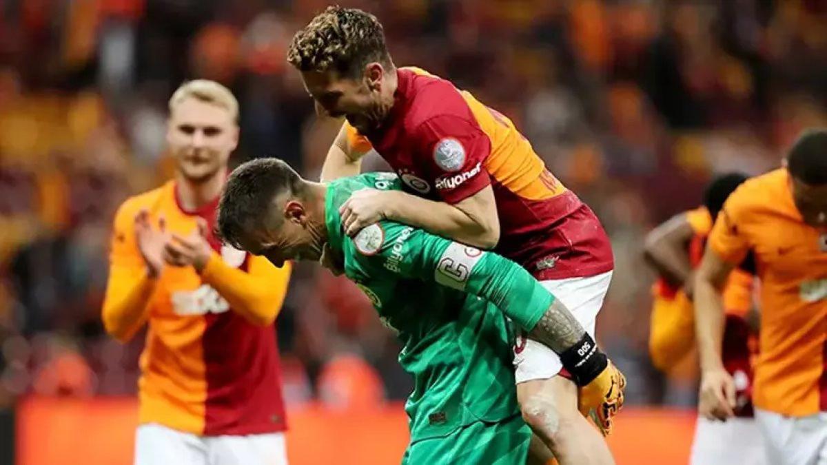 Galatasaray’da dev telefon trafiği! Muslera ve Mertens devrede