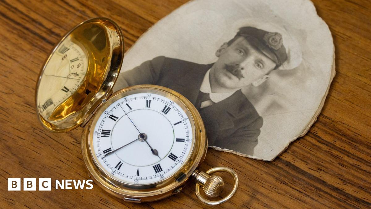 Gold watch of Titanic hero could get £100k in Penshurst auction