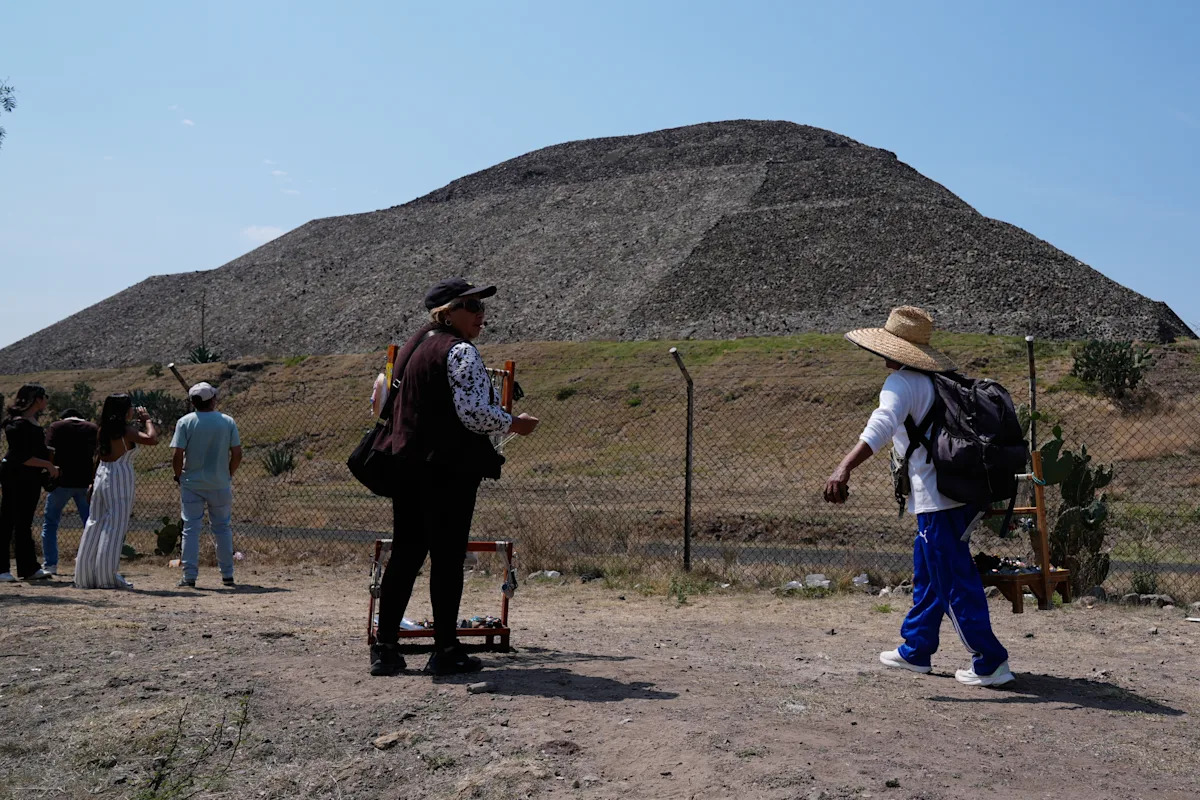 Gunman who fired on tourists at Mexican pyramid carried materials related to 1999 Columbine massacre