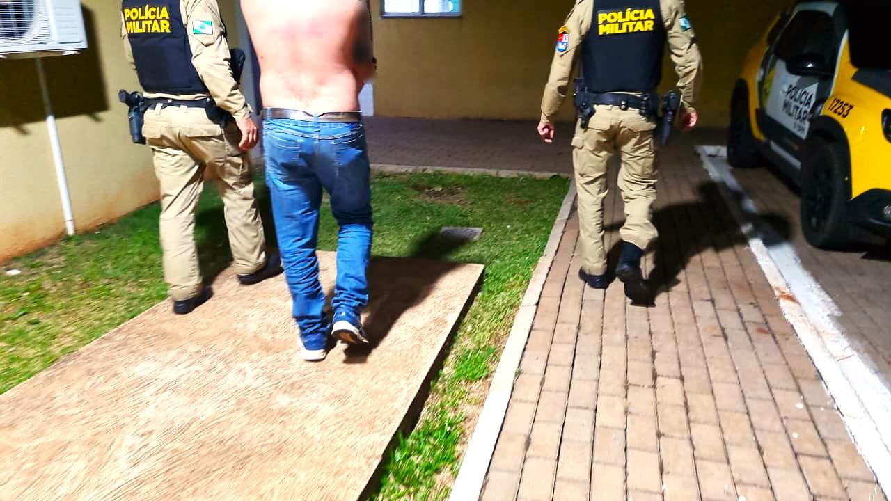 Homem é detido após ameaçar vítima e esconder revólver dentro de casa