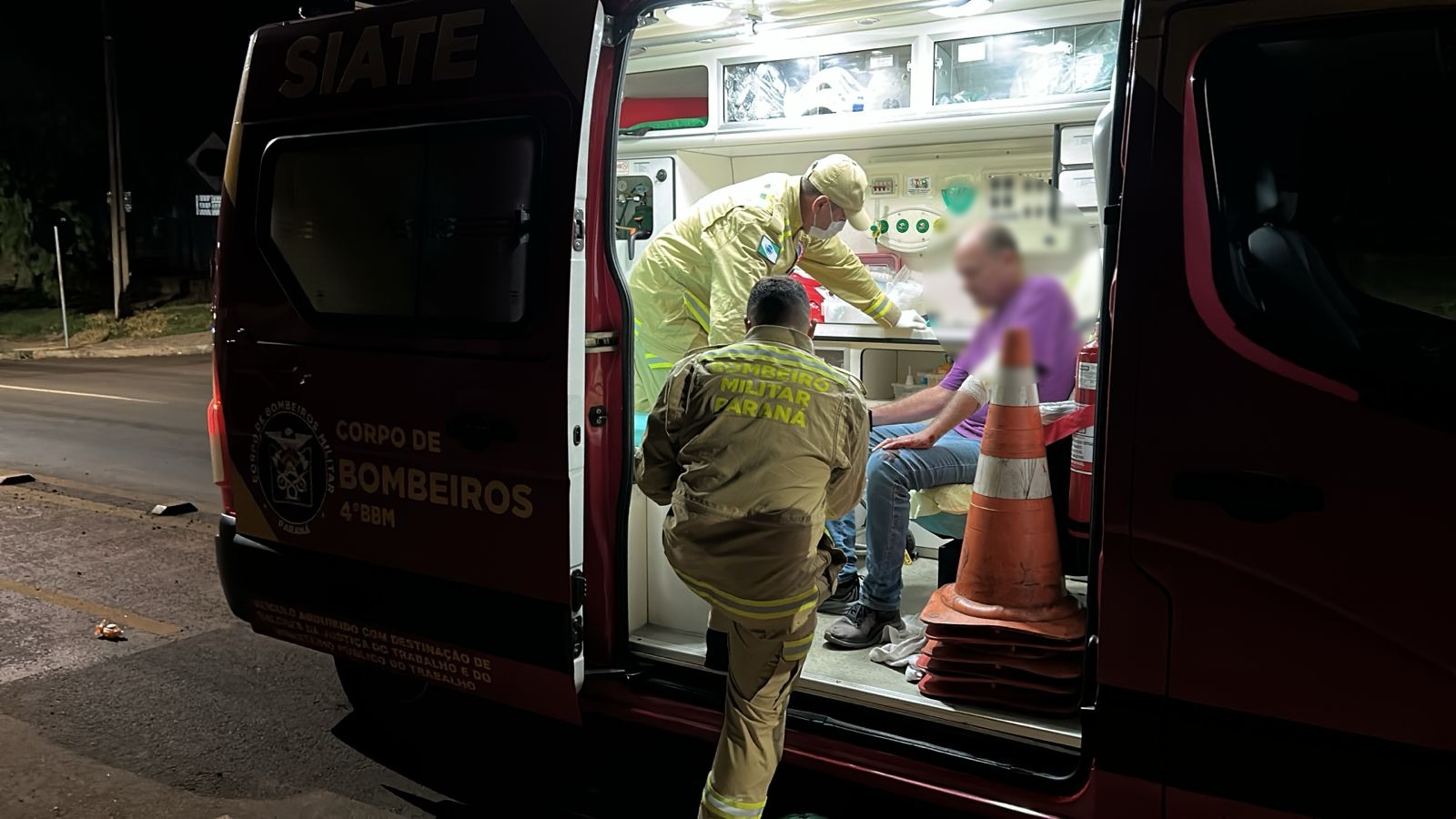 Homem fica ferido após cair de moto na Avenida Piquiri
