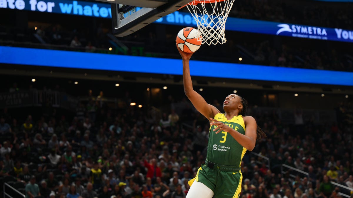 Jackie Young back to Aces, Ogwumike clarifies balloon video