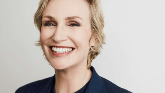 Jane Lynch, MFA ’84, to deliver Convocation address May 21