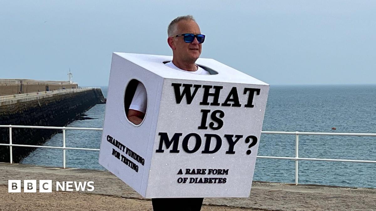 Jersey fundraisier running London Marathon in sugar cube costume