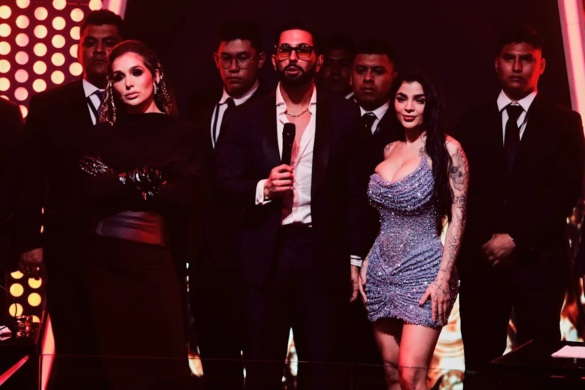 Karely Ruiz a Poncho De Nigris: "no es esclava" ; la polémica por su pelea en Supernova Génesis