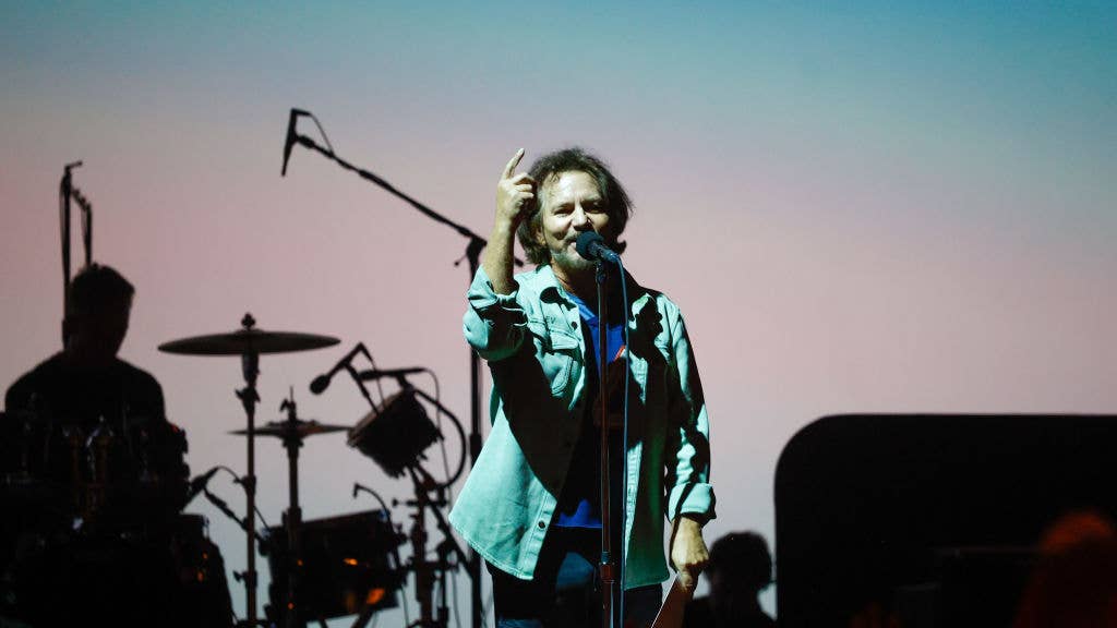 Legendary ’90s Rocker Announces Special Appearance Amid 2026 Tour