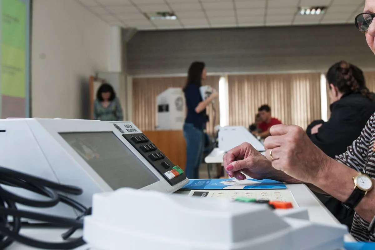 Mesário voluntário tem isenção em concursos e outros benefícios exclusivos no Paraná