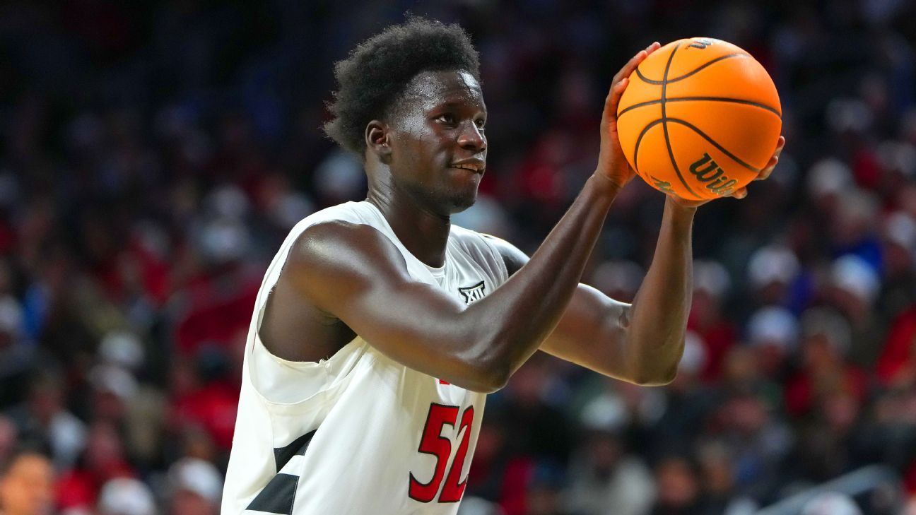 Michigan lands 7-foot-2 Cincinnati transfer Moustapha Thiam