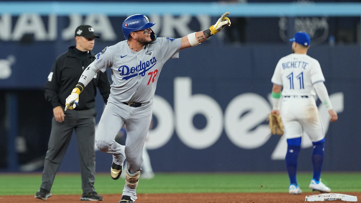 Miguel Rojas in Dodgers lineup, day after father's unexpected death