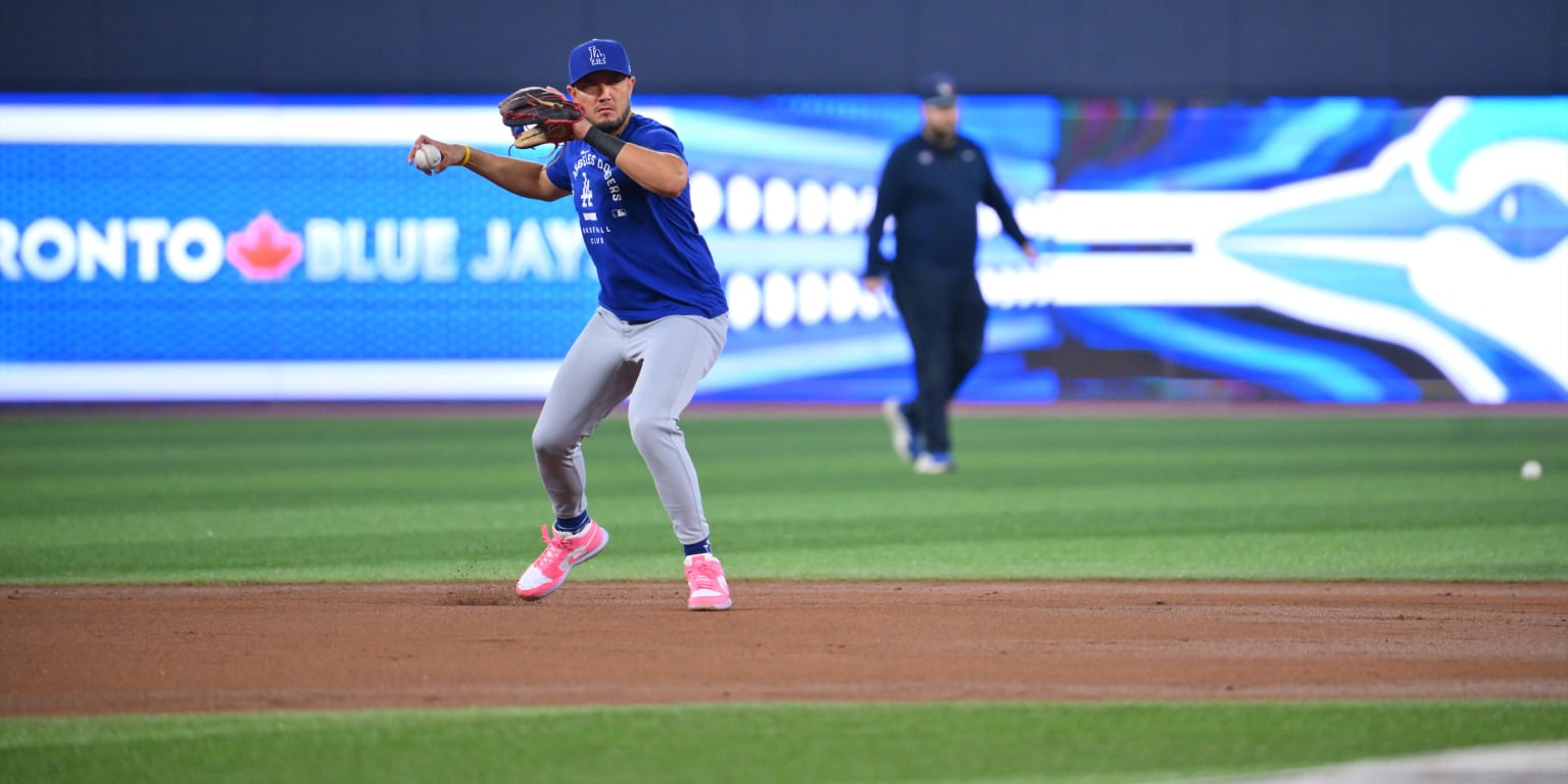 Miguel Rojas returns to Dodgers' lineup for finale vs. Blue Jays