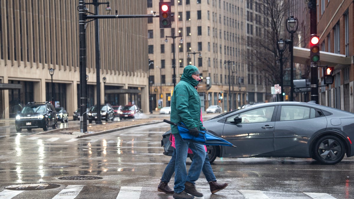 Milwaukee weather forecast shows mix of rain and snow Monday