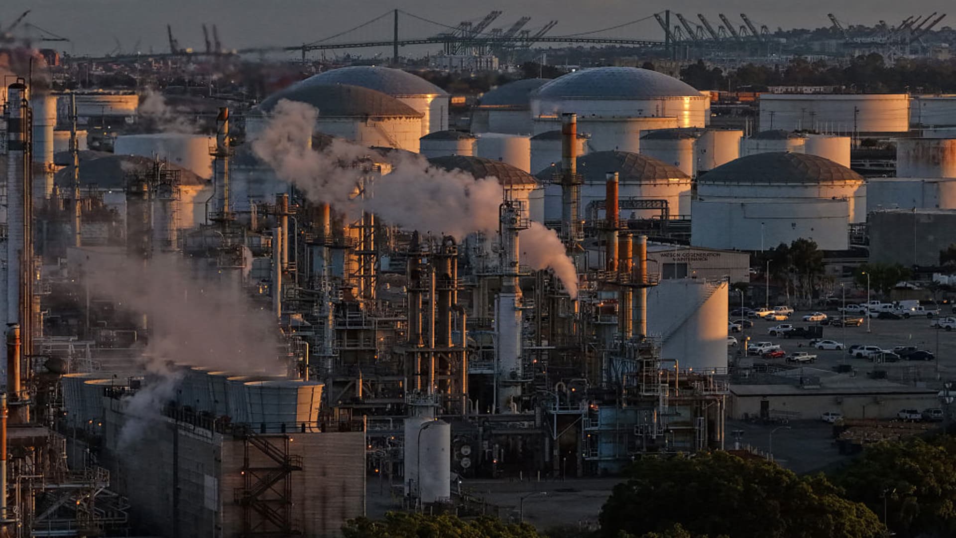 Oil prices plunge below $95 after Trump agrees to Iran ceasefire